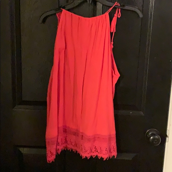 Crown and Ivy Top - Picture 4 of 5